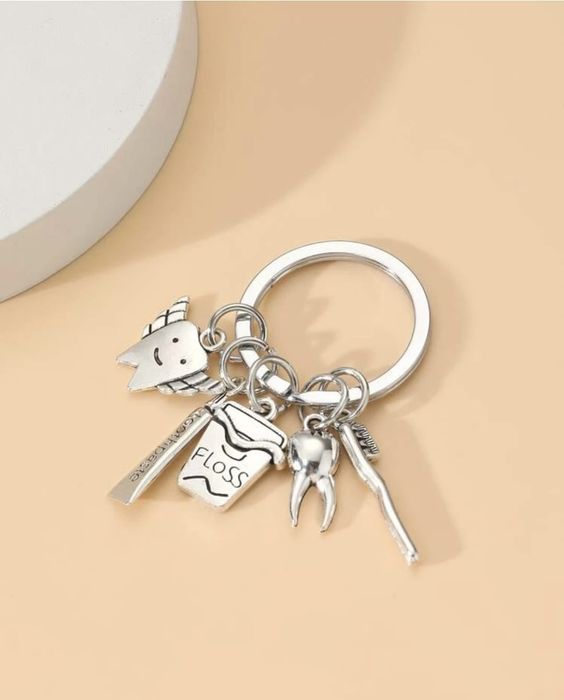 Vand brelocuri tematica medicina