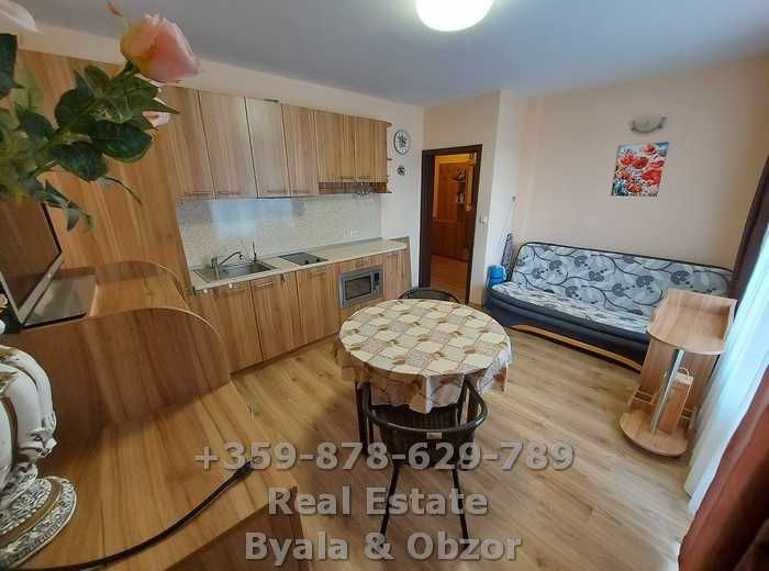 Продава се Двустаен апартамент в Обзор - 64 кв.м за 922 €/кв.м - Снимка #2