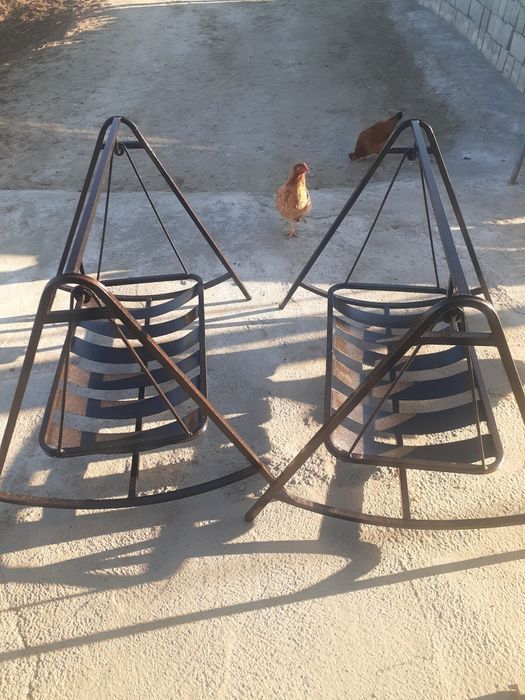 Детский качелия из профиля содер жит из подшипника