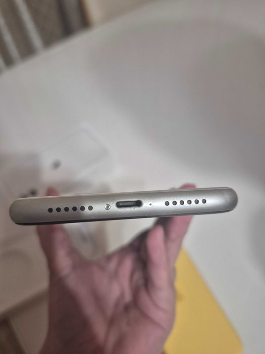 Apple iPhone 11 бял цвят