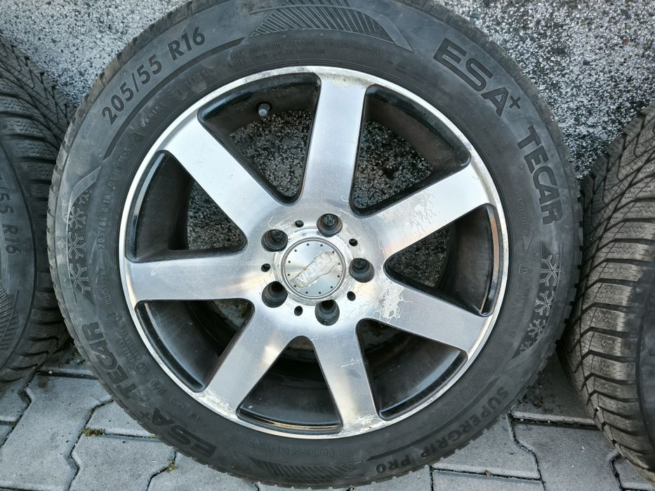 Зимни гуми 205/55/16 с джанти.