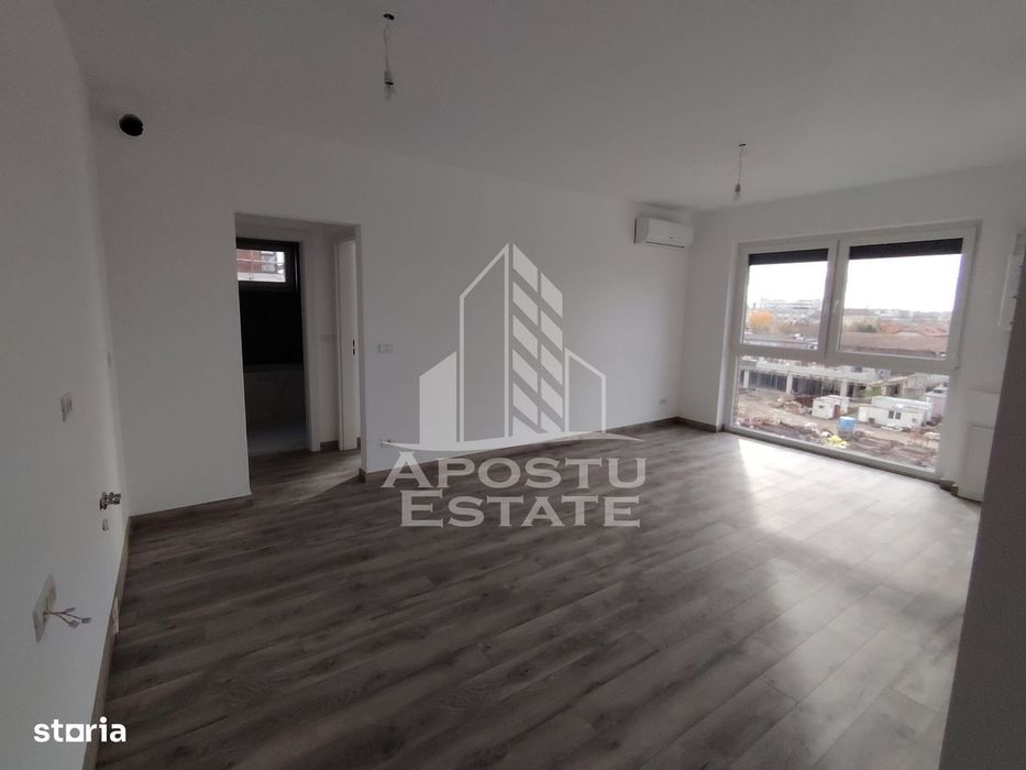 Apartament cu 2 camere, bucatarie inchisa, centrala proprie — fotografia 1