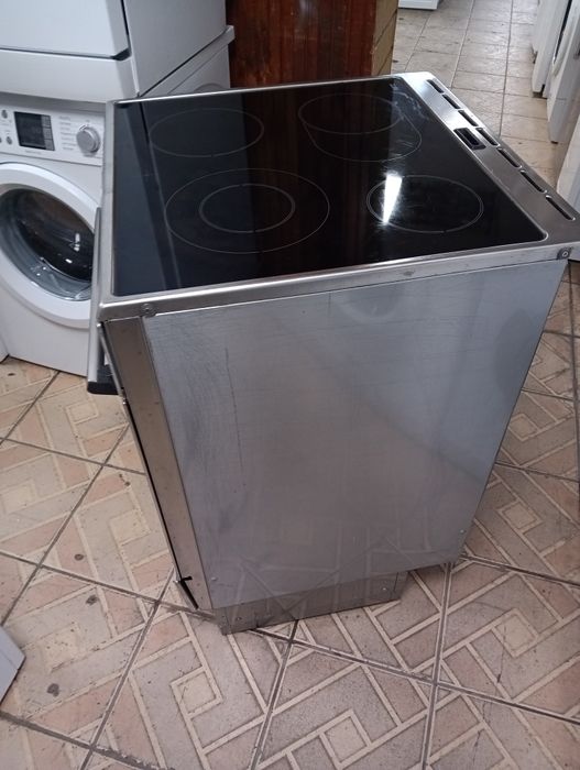 Иноксова свободно стояща печка с керамичен плот Bosch 2години гаранция