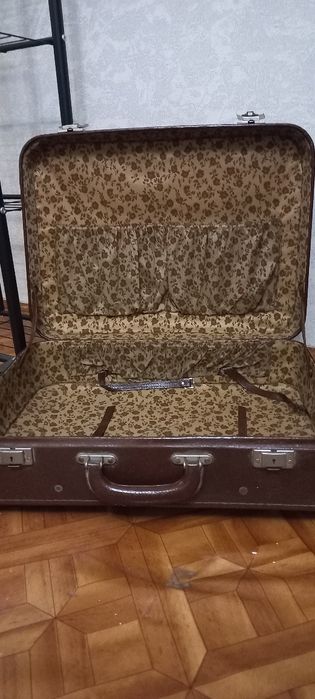 Винтажный чемодан