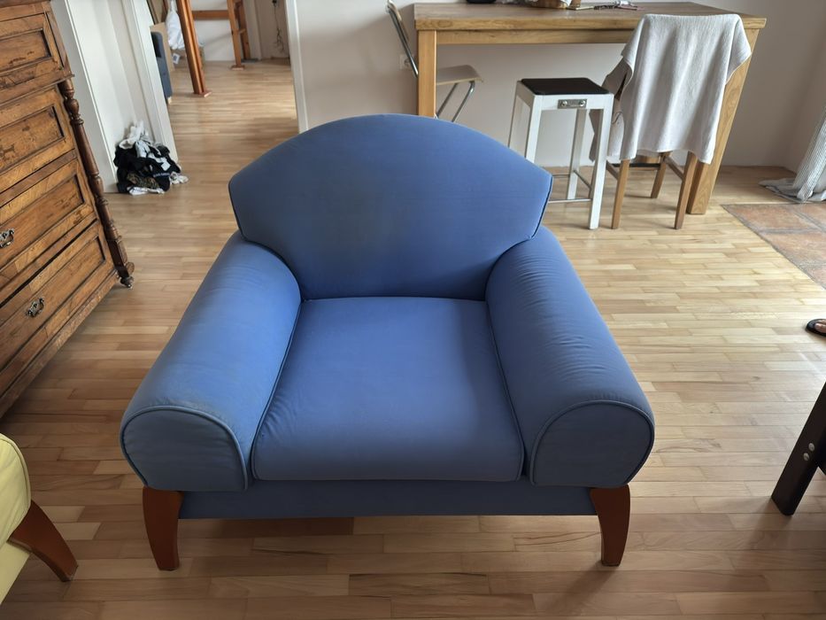 Продавам дизайнерски  диван фотьойл и табуретка