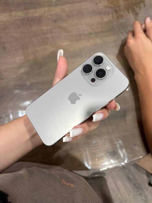 Продам айфон 15 про