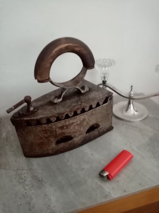 Fier de calcat turnat  retroo