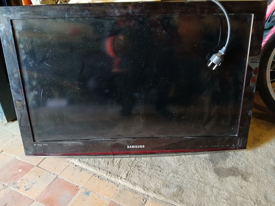 Телевизор самсунг.