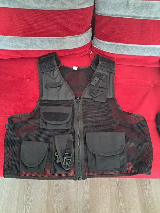 Vând 2 veste tactice noi , ajustabile (modele diferite )