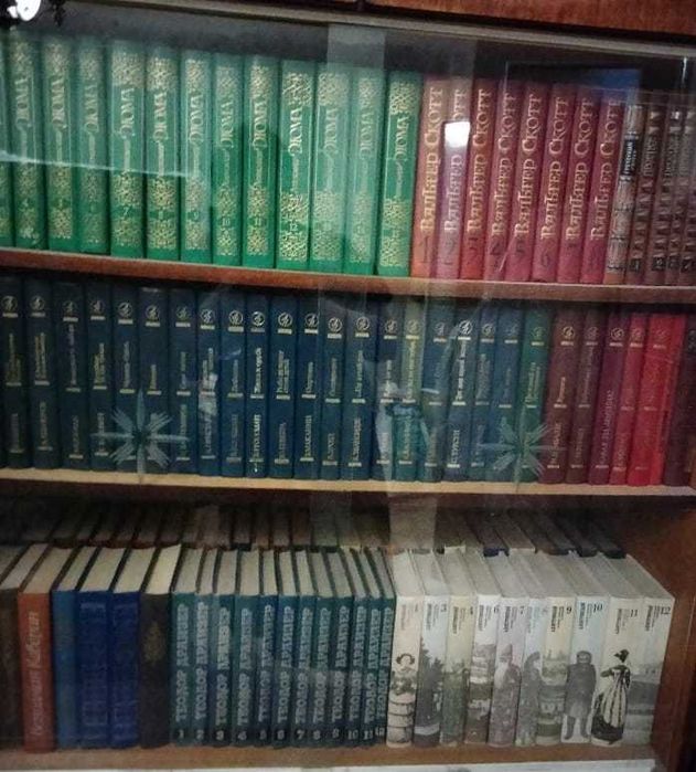 Книги из домашней библиотеки.