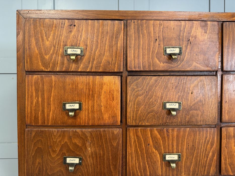 Български аптекарски шкаф от 60-те Т041