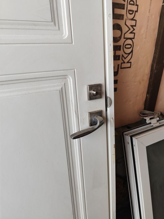 Есік сатылады. 2 есік бар