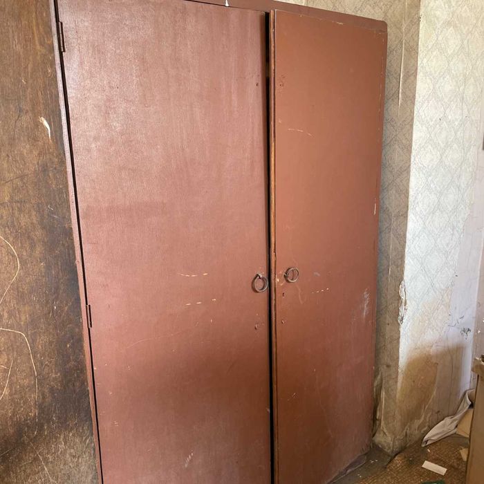 Мебели Соц – гардероби, секции, маси – запазени