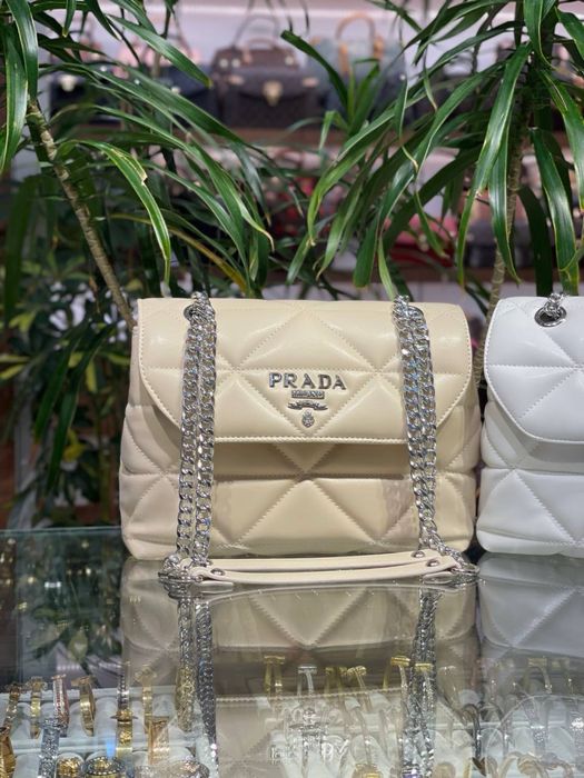 Geanta Prada noua !!! Dimensiuni 24/19 !!!