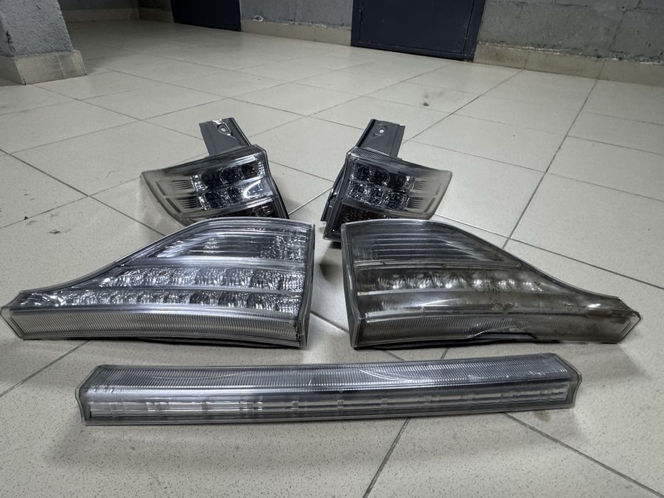 Задний фанарь комплект Истима Превия