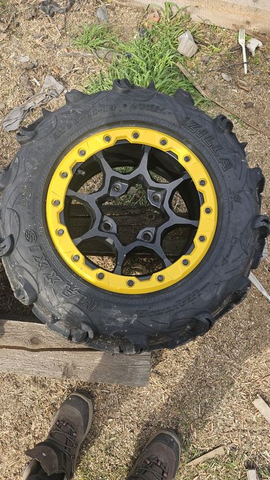 Vând jante originale Atv Can-Am outlander beadlock +cauciuri