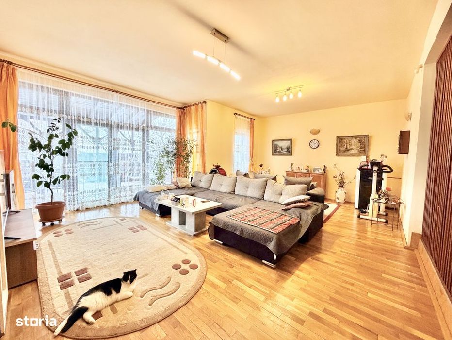 Casa spatioasa - 5 camere - curte generoasa - pozitie excelenta