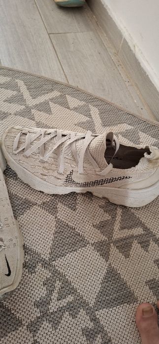 Vând adidasi nike