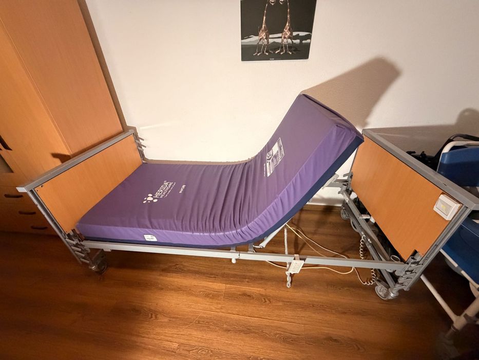 Pat electric medical cu telecomanda si saltea antiescara pasivă