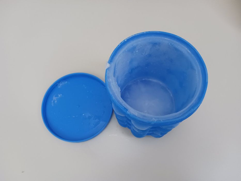 Продавам нова форма за лед тип кофа
