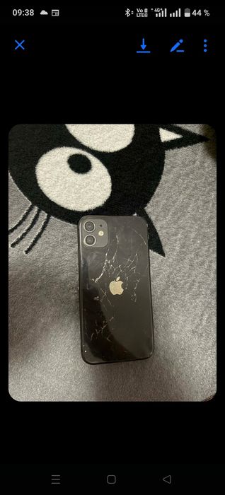 iPhone 11 crapat capac spate baterie 83%