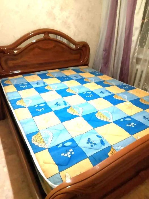 Кровать с матрасом