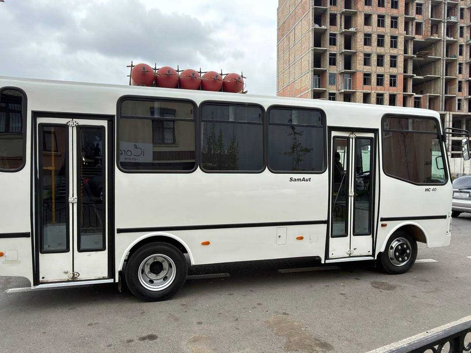 ISUZU SAZ HC40 автобус