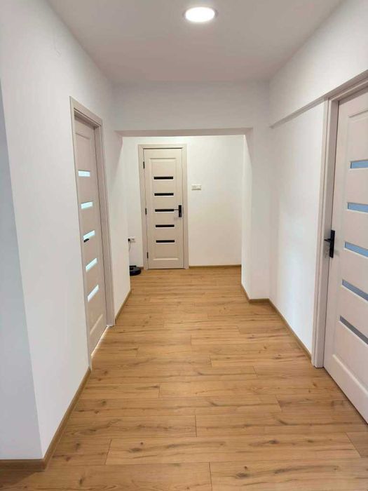 De vânzare apartament cu 4 camere