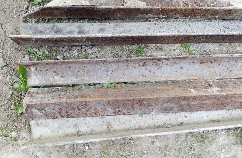 Продаются советские угольники.