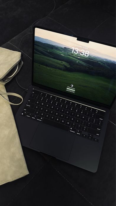 Продаю MacBook Air 13" 2022(M2)