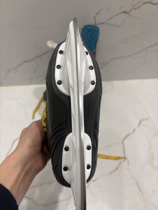Продам коньки Bauer
