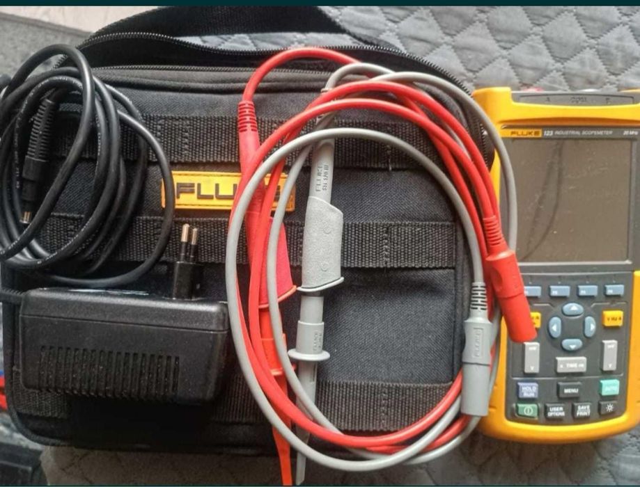 Продам Fluke 123