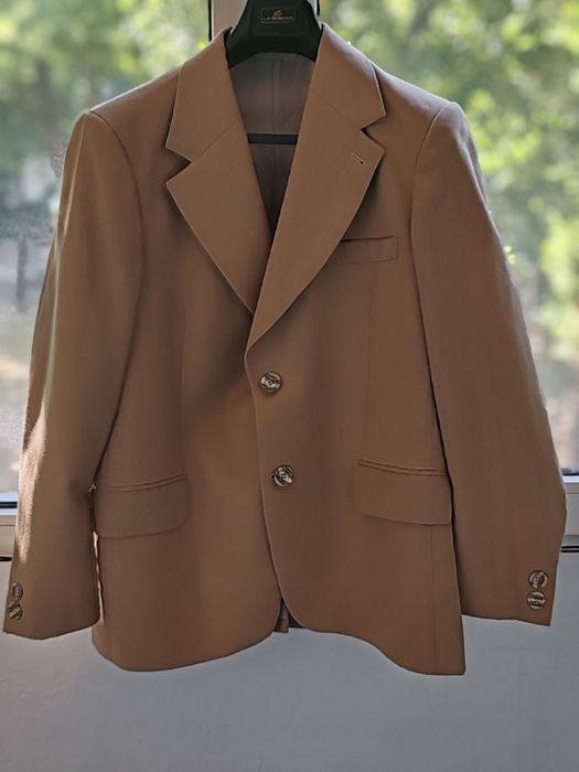 Costume stofă superioara bărbați 250 ron bucata.