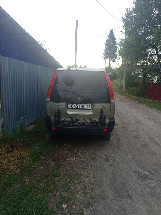 Продам автомобиль Toyota Noah