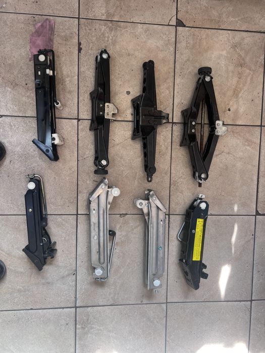 Cric auto diverse autoturisme - pret 150 lei buc