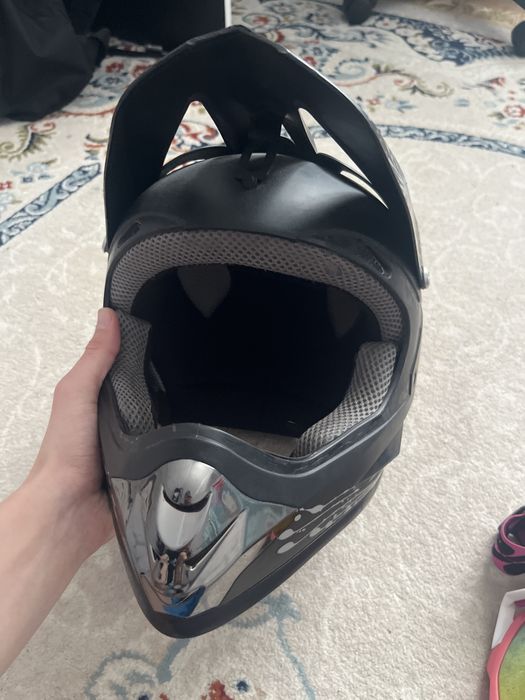 Продам шлема срочно