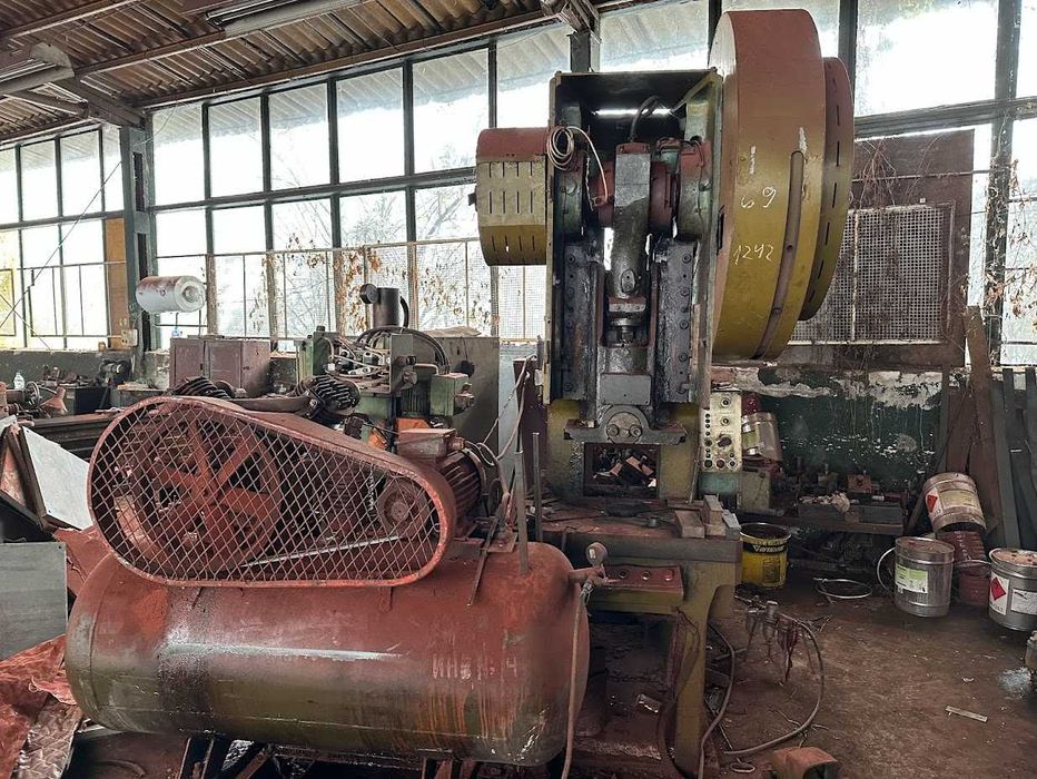 Продава се Промишлена сграда в с. Брезе, Област София-област - 12000 кв.м за 49 €/кв.м - Снимка #13