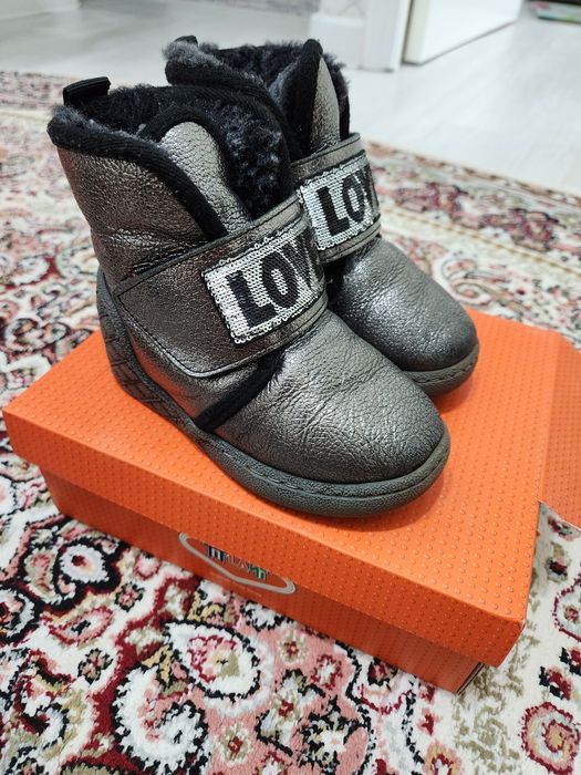 Продам обувь детскую