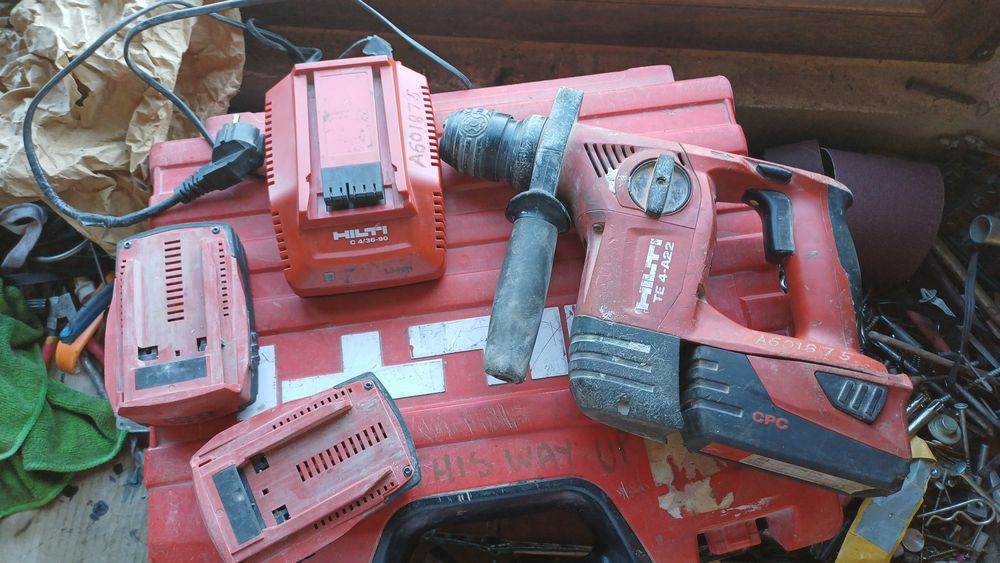 Rotopercutor Hilti pe baterie
