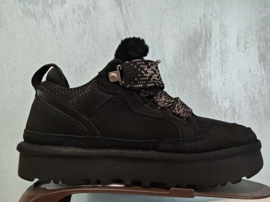 Vând UGG originali