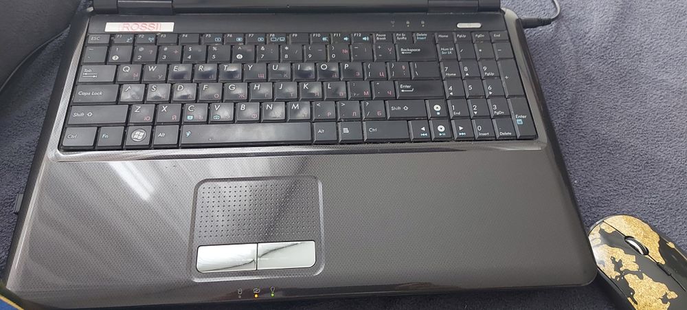 Лаптоп      ASUS