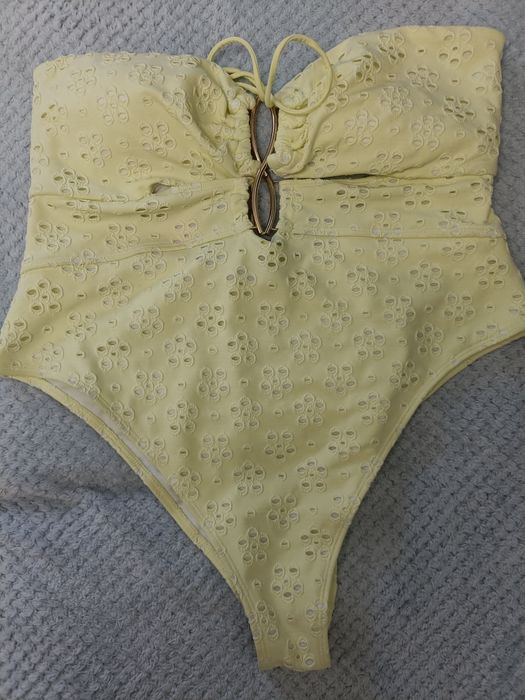 Vând costum de baie nou cu eticheta