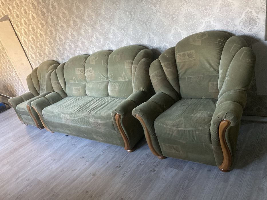 Диван с креслом