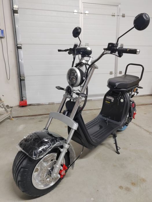 Scuter electric nou cu șa mare