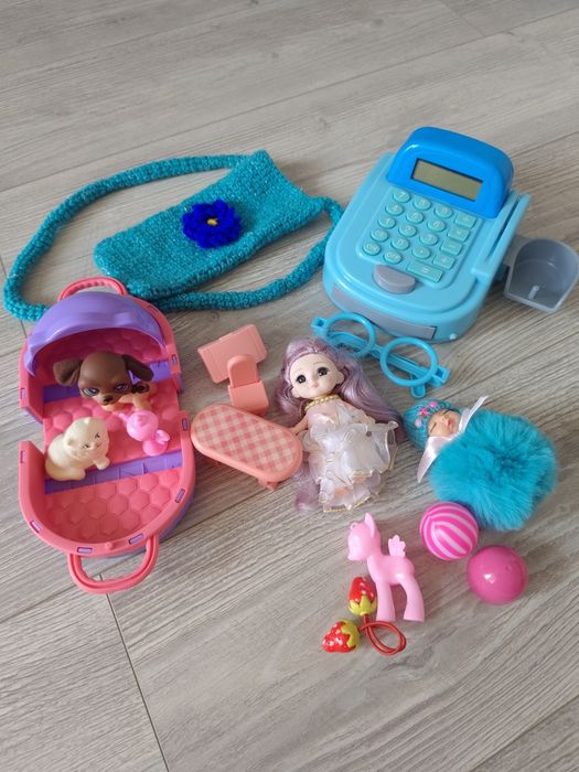 Продам пакет игрушек для девочек.