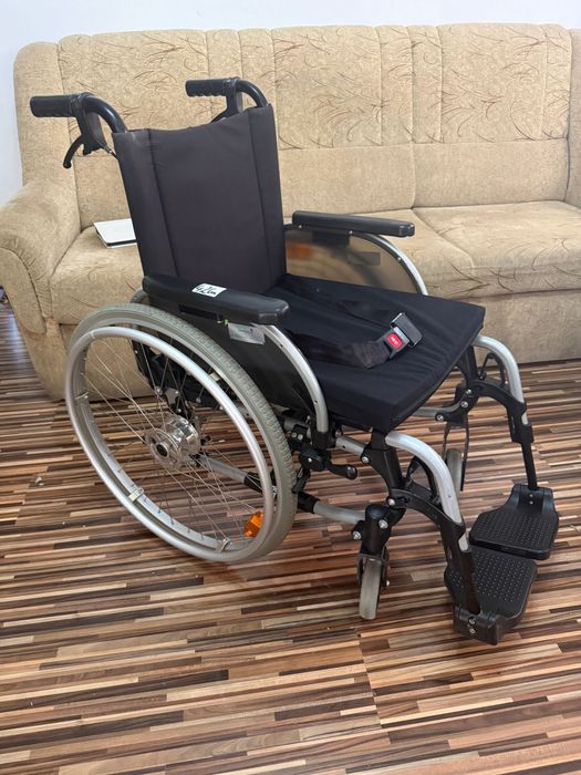Carut scaun rulant medical batrani handicap dizabilitati