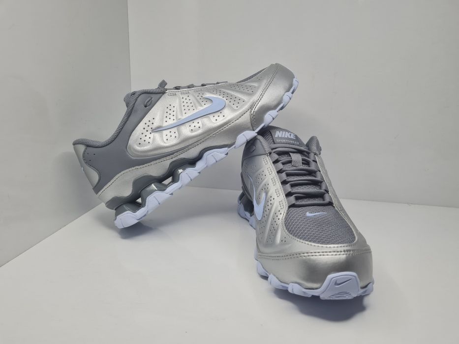Маратонки Nike Reax 8

Чисто нови с кутия.

Размер 38 стелка 24 см.

Цена 65 евро.