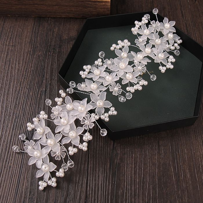 Продается свадебный ободок с жемчугом ручной работы