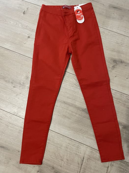 Vand pantaloni subtiri noi cu eticheta
