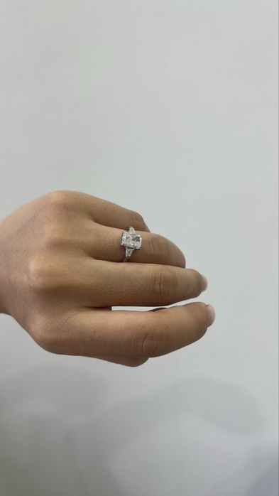 Кольцо бриллиантовое